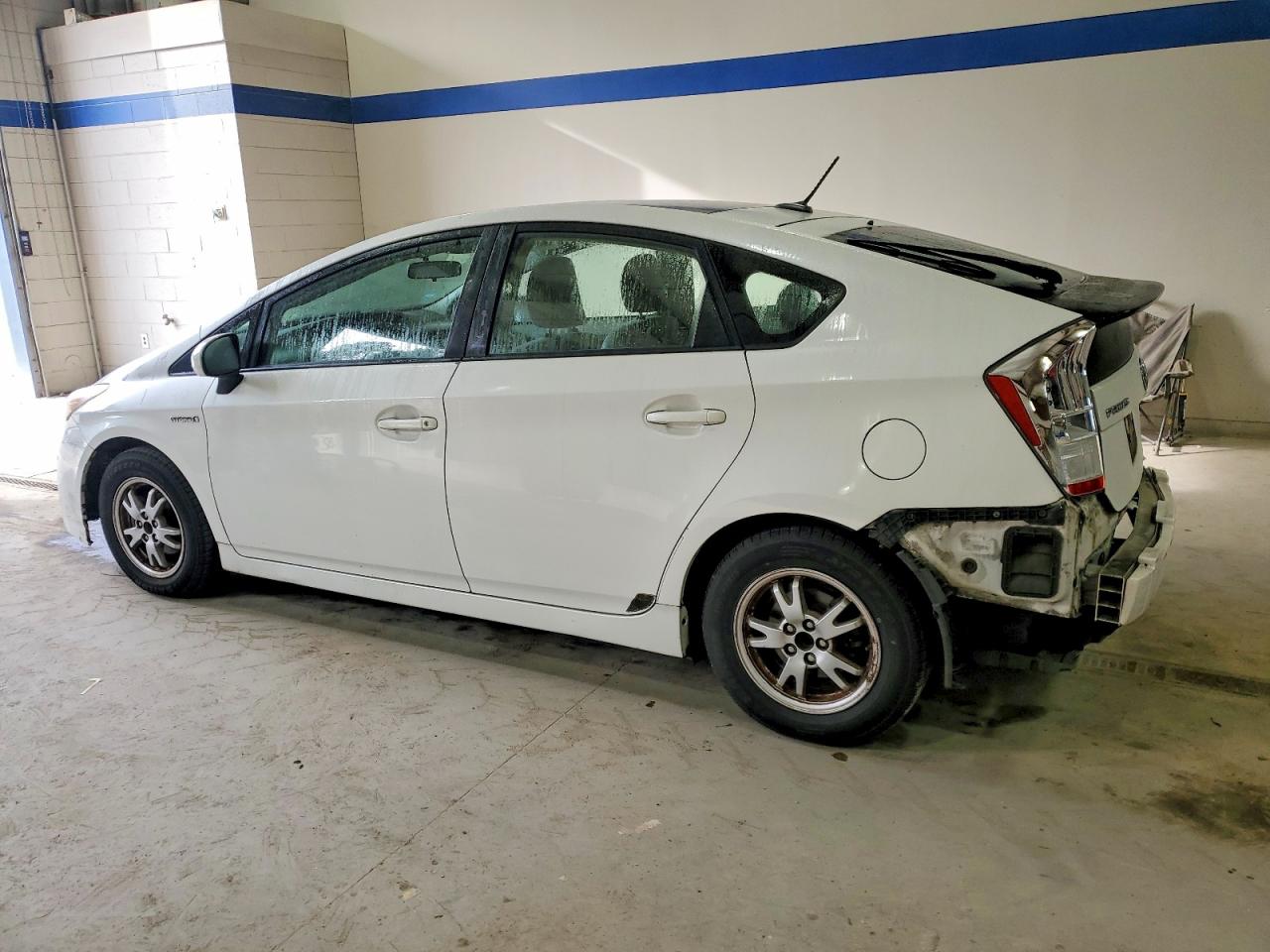 2010 TOYOTA PRIUS photo 3