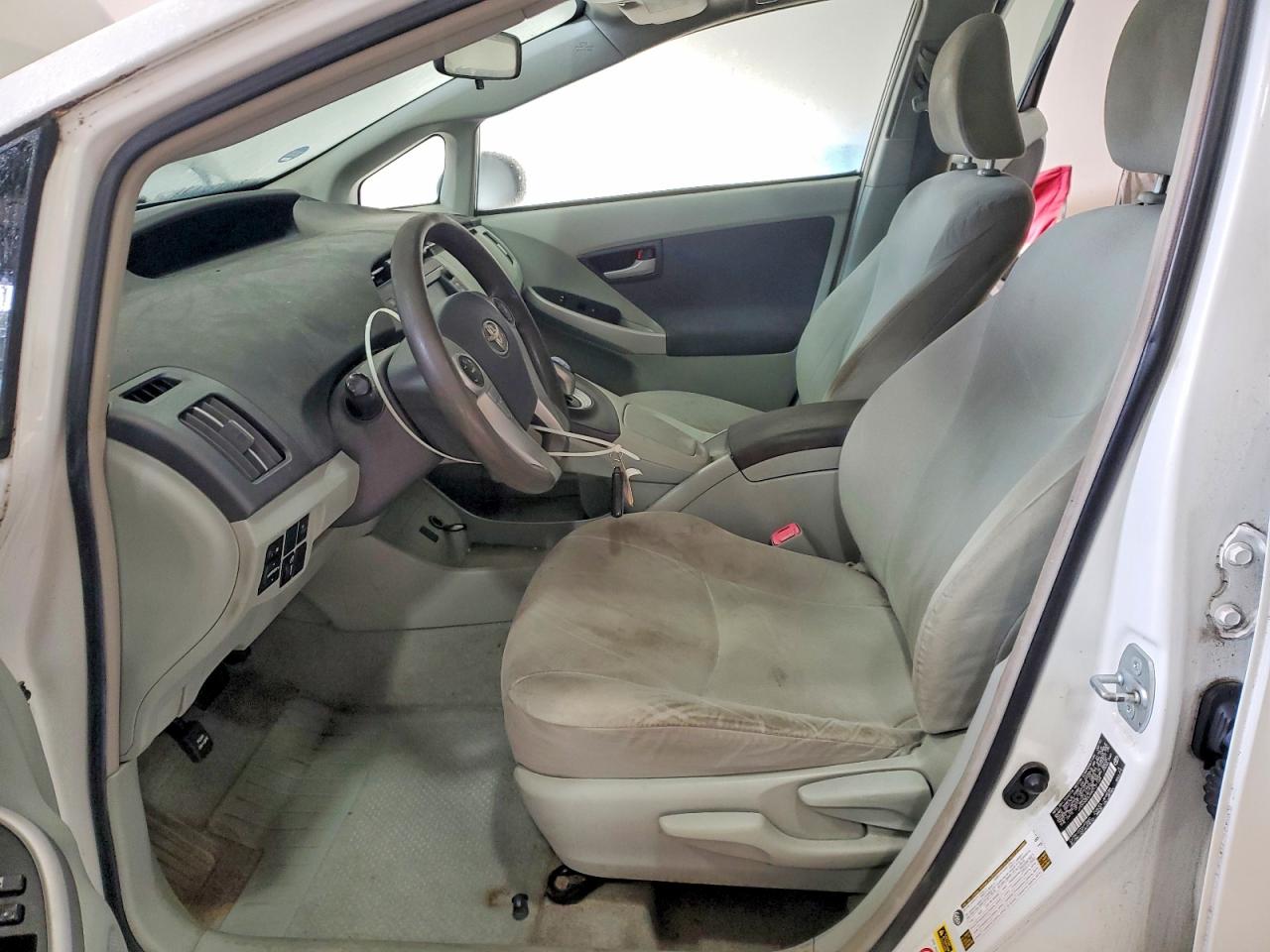 2010 TOYOTA PRIUS photo 13