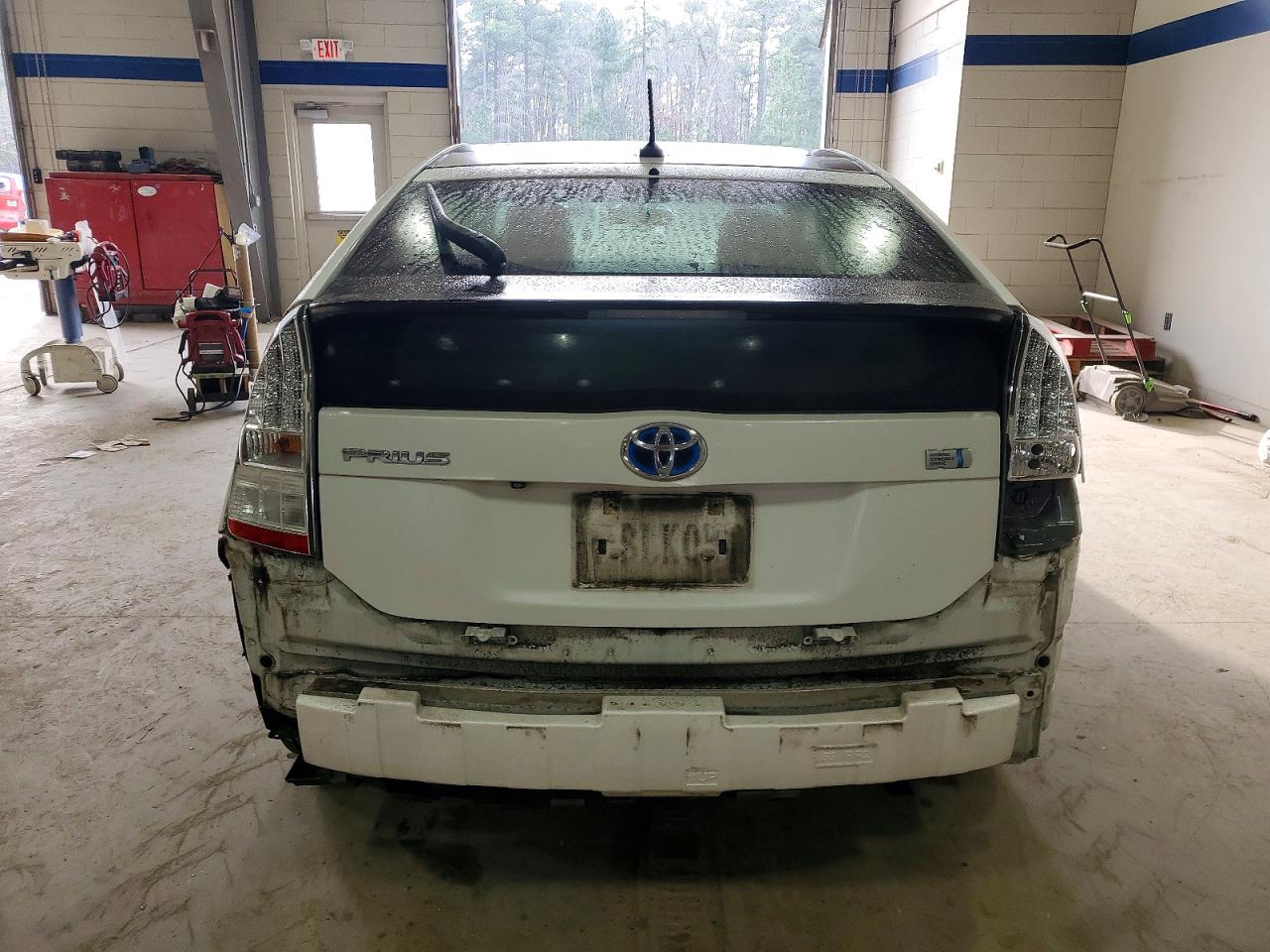 2010 TOYOTA PRIUS photo 11