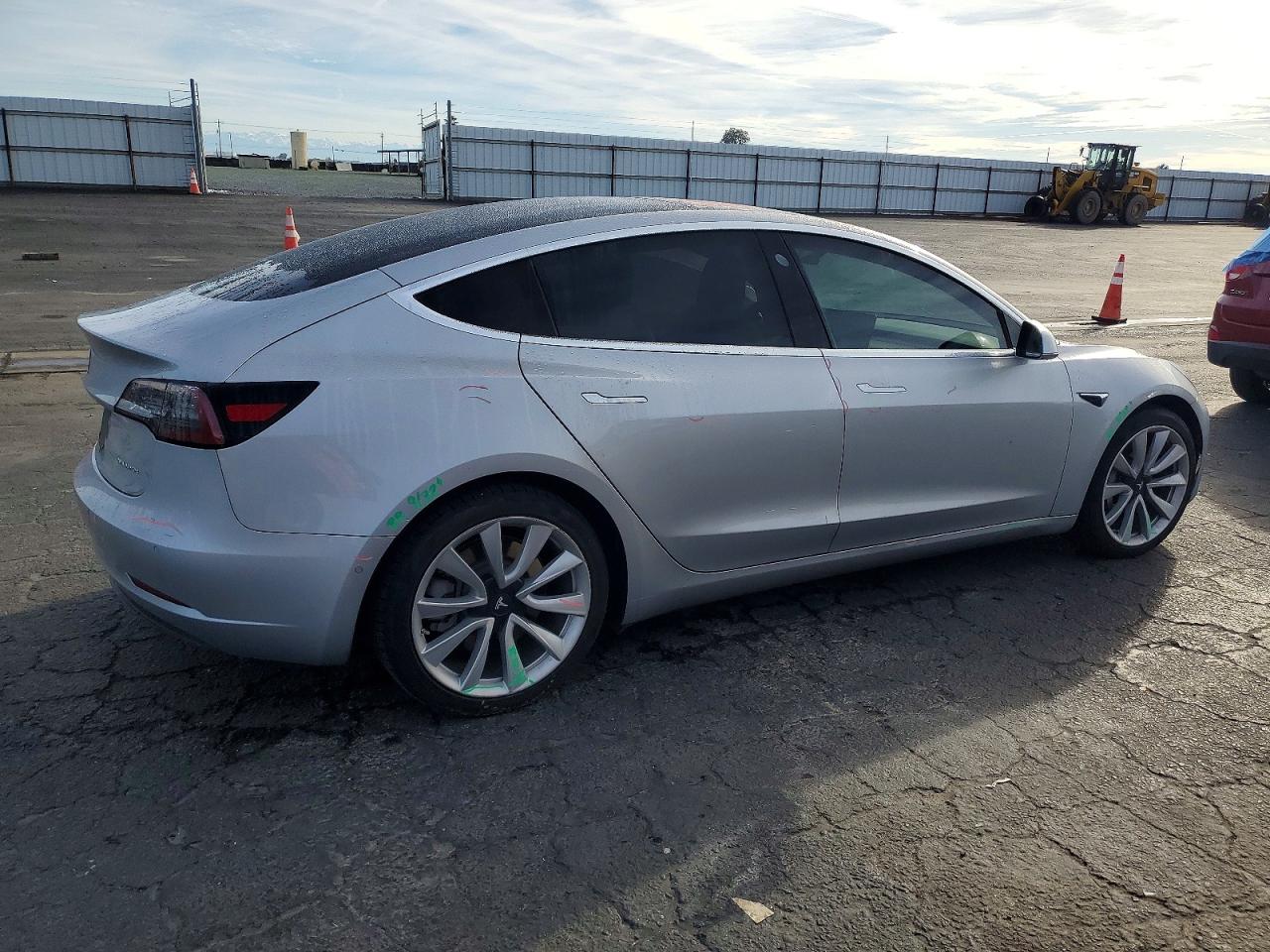 2018 TESLA MODEL 3 photo 5