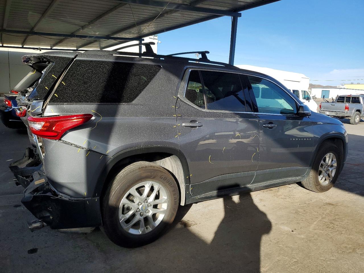 2020 CHEVROLET TRAVERSE LT photo 3
