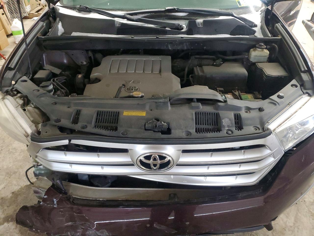 2012 TOYOTA HIGHLANDER BASE photo 12