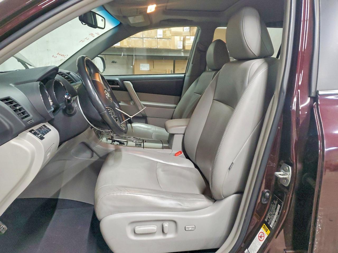 2012 TOYOTA HIGHLANDER BASE photo 7