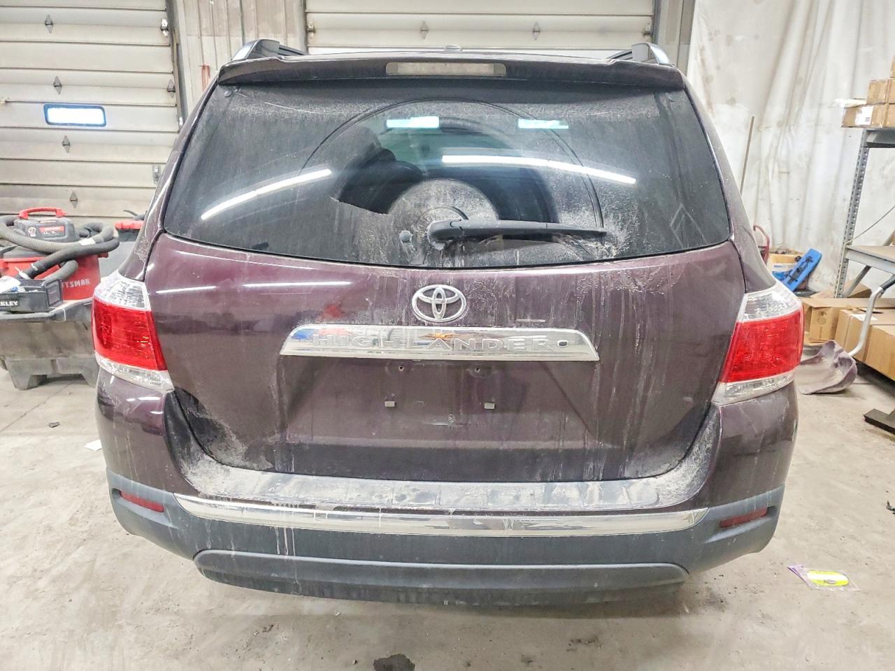2012 TOYOTA HIGHLANDER BASE photo 6