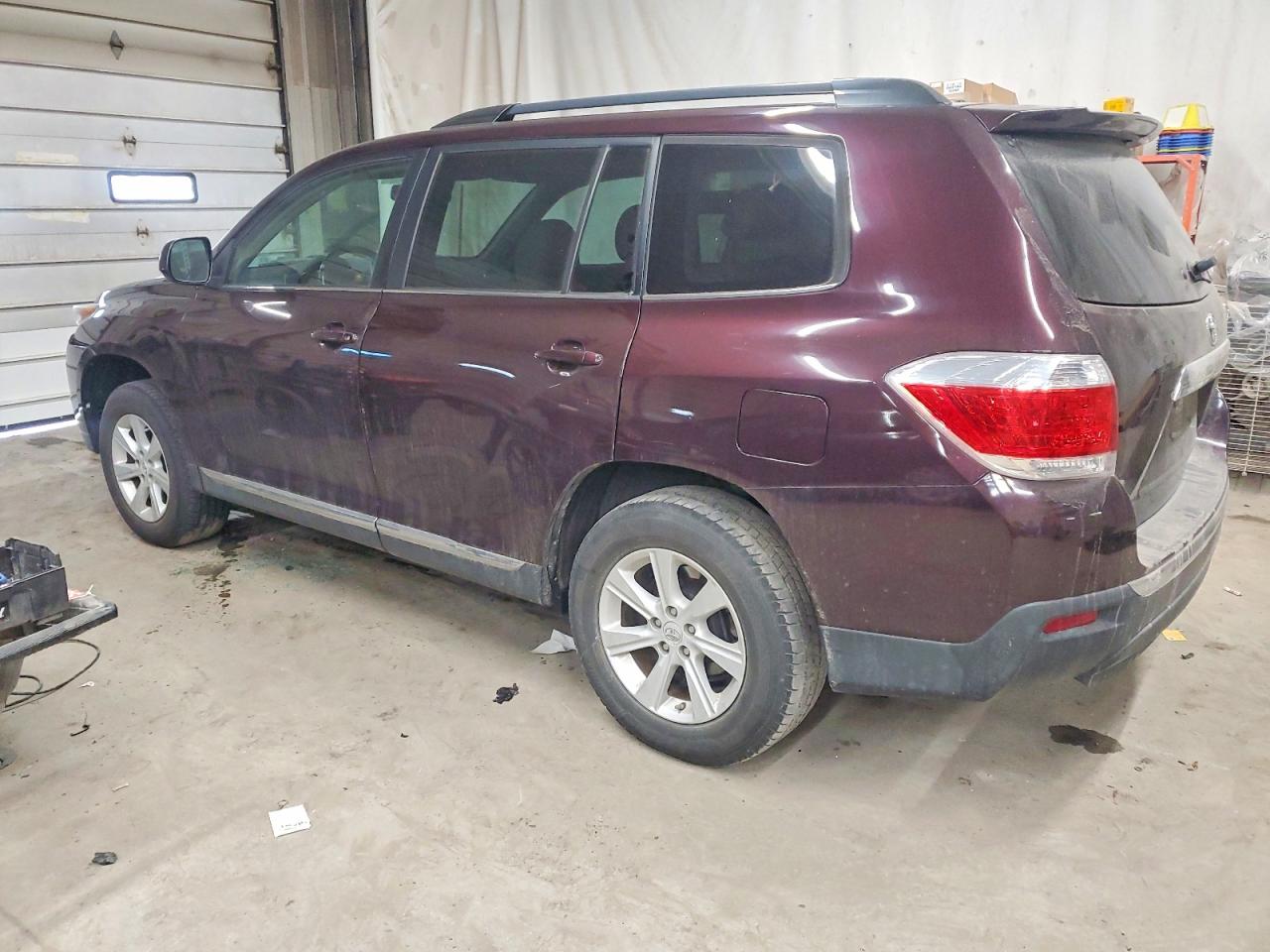 2012 TOYOTA HIGHLANDER BASE photo 2