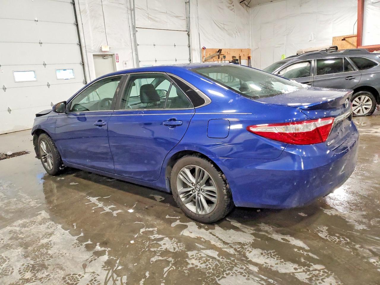 2015 TOYOTA CAMRY LE photo 2
