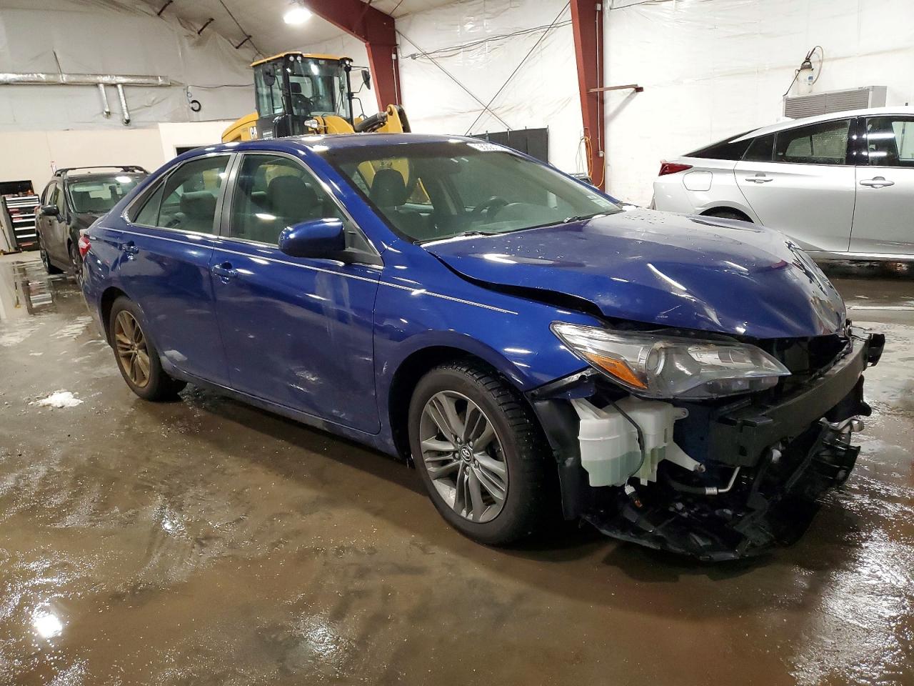 2015 TOYOTA CAMRY LE photo 4