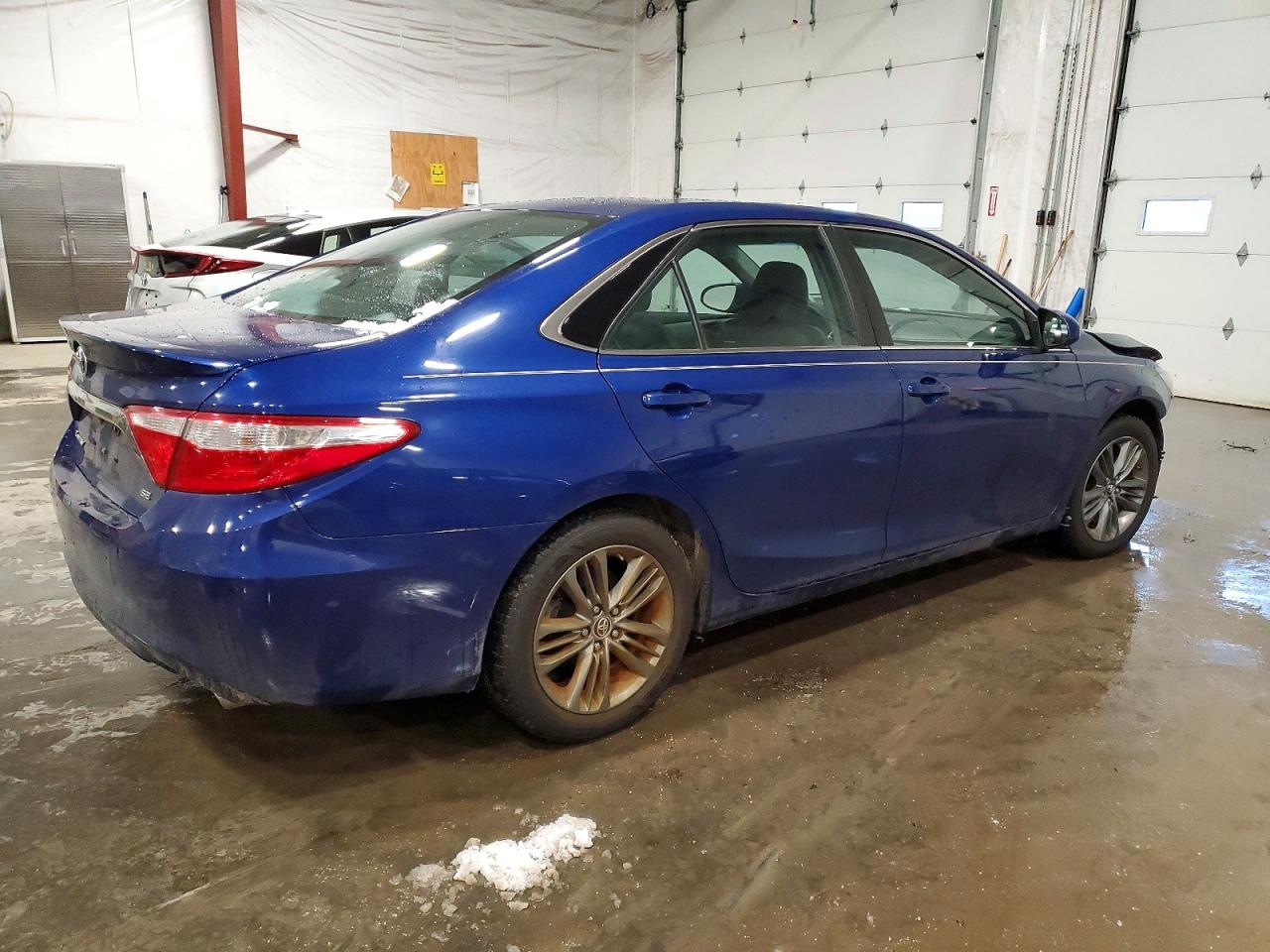 2015 TOYOTA CAMRY LE photo 3