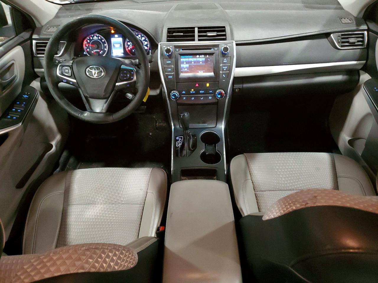 2015 TOYOTA CAMRY LE photo 8
