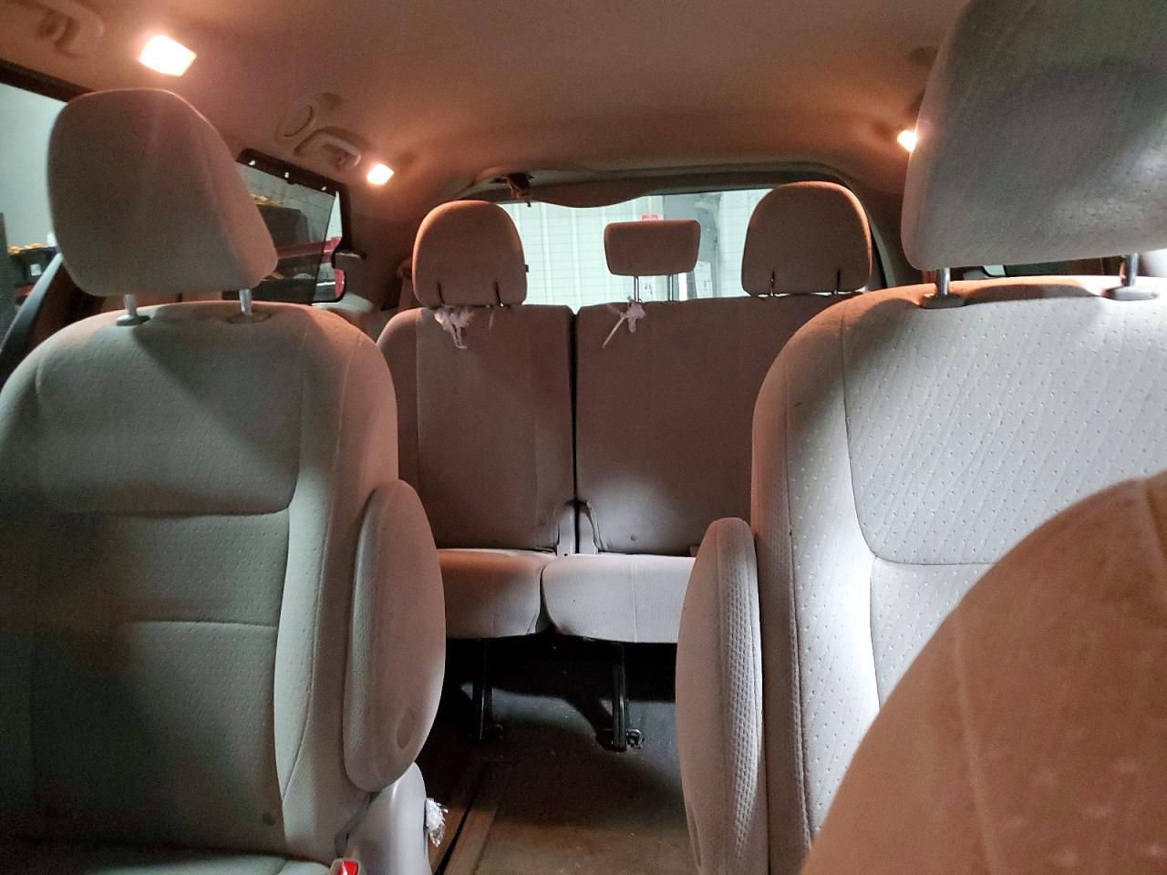2020 TOYOTA SIENNA LE photo 10