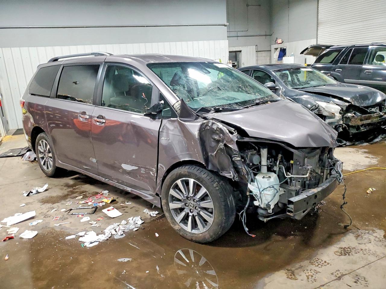 2020 TOYOTA SIENNA LE photo 4