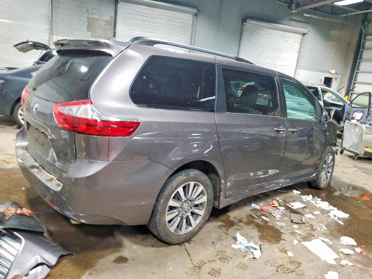 2020 TOYOTA SIENNA LE photo 3