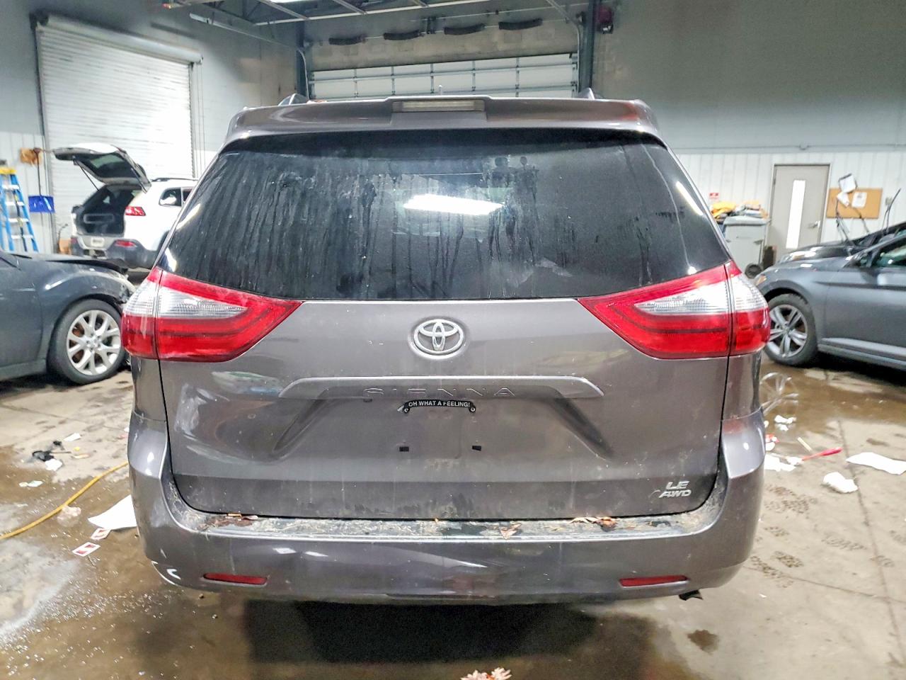 2020 TOYOTA SIENNA LE photo 6
