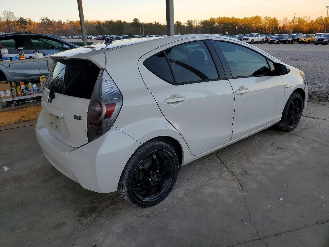2013 TOYOTA PRIUS C photo 4