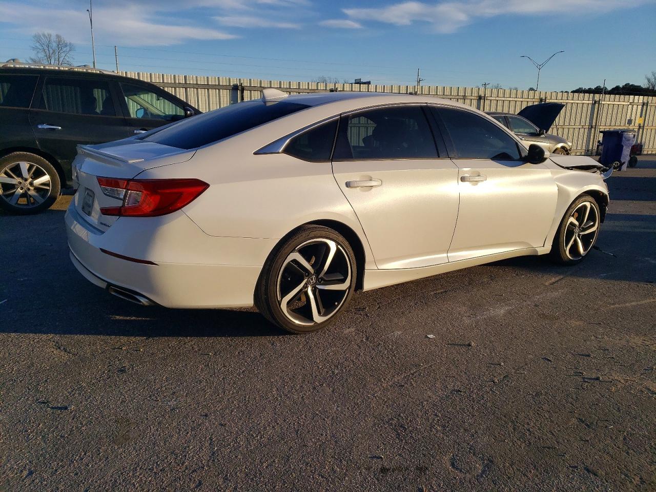 2018 HONDA ACCORD SPORT photo 3