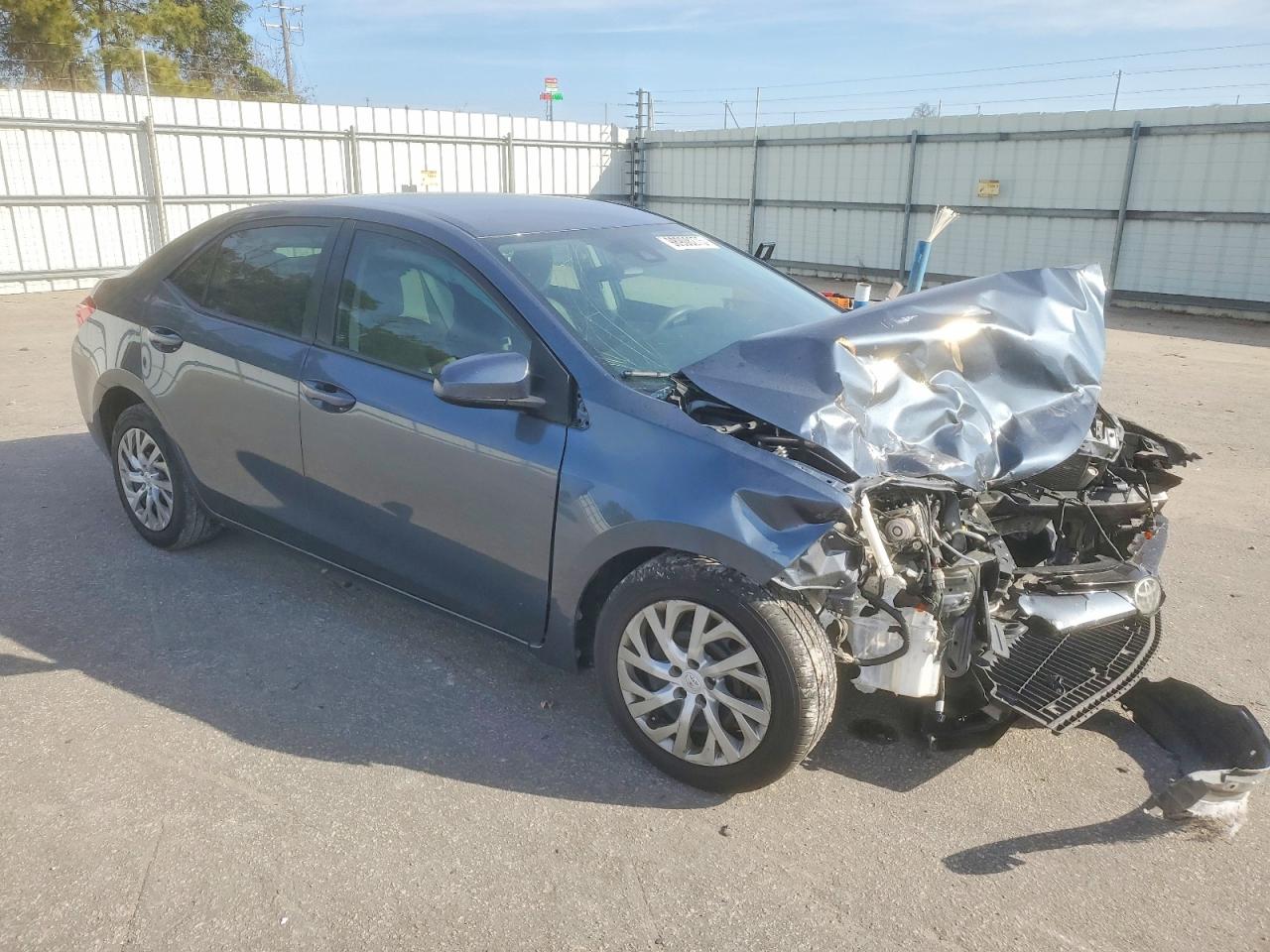 2018 TOYOTA COROLLA LE photo 4