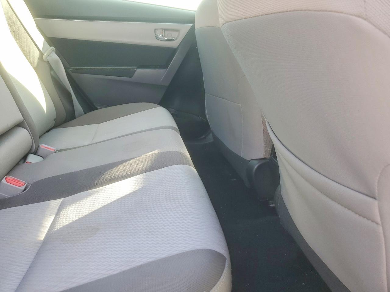 2018 TOYOTA COROLLA LE photo 10