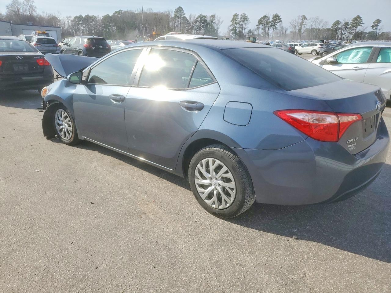 2018 TOYOTA COROLLA LE photo 2