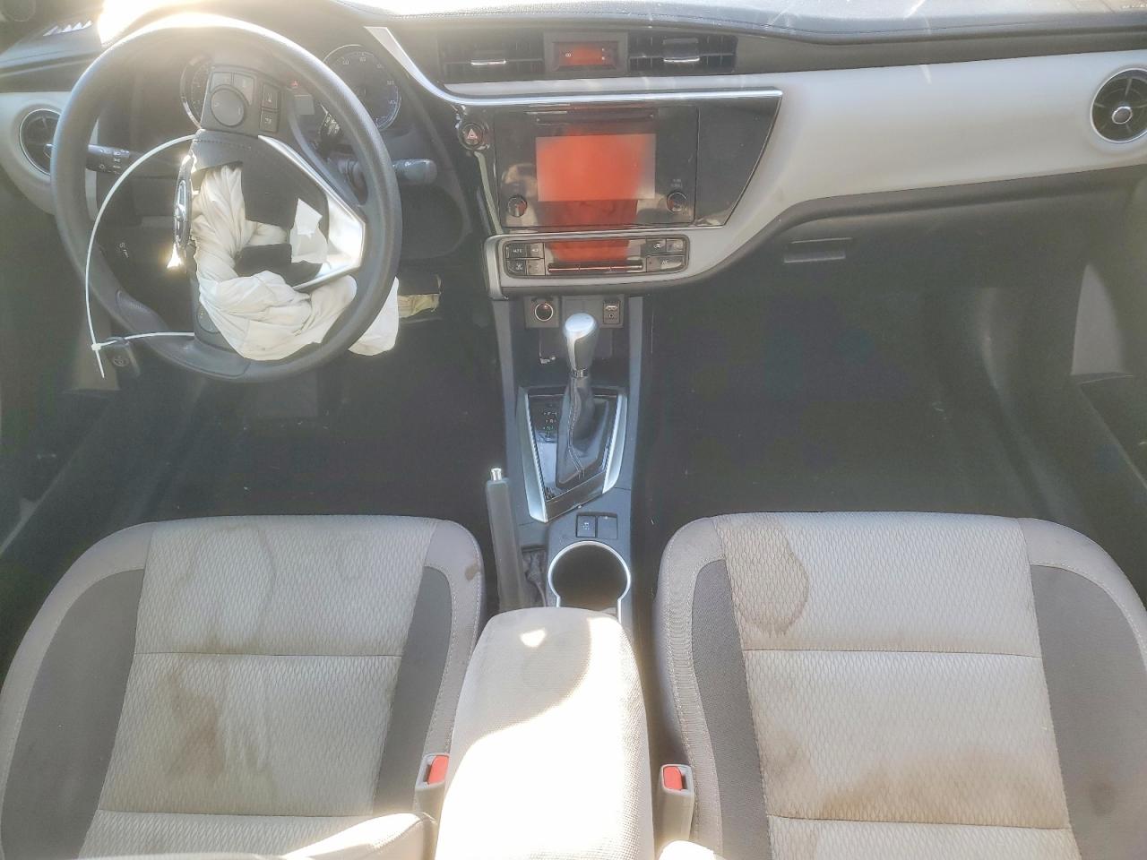 2018 TOYOTA COROLLA LE photo 8