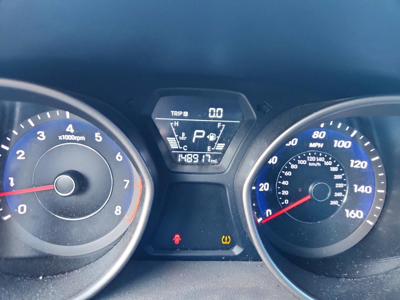 2016 HYUNDAI ELANTRA SE photo 9