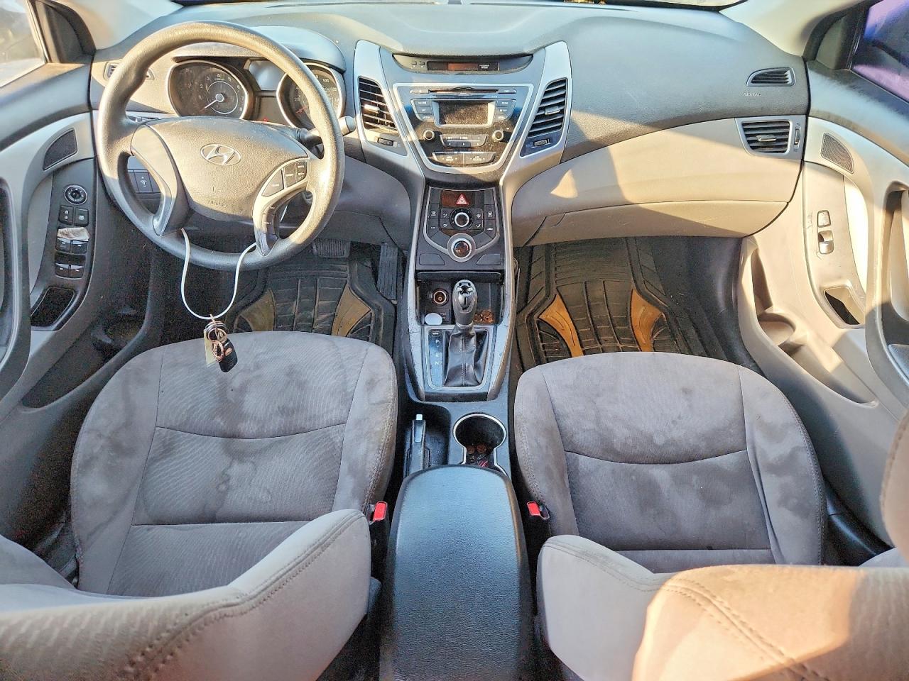 2016 HYUNDAI ELANTRA SE photo 8