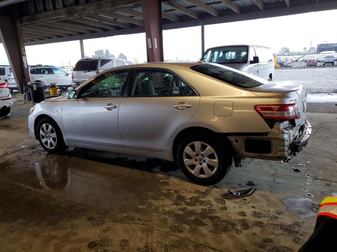 2011 TOYOTA CAMRY BASE photo 2
