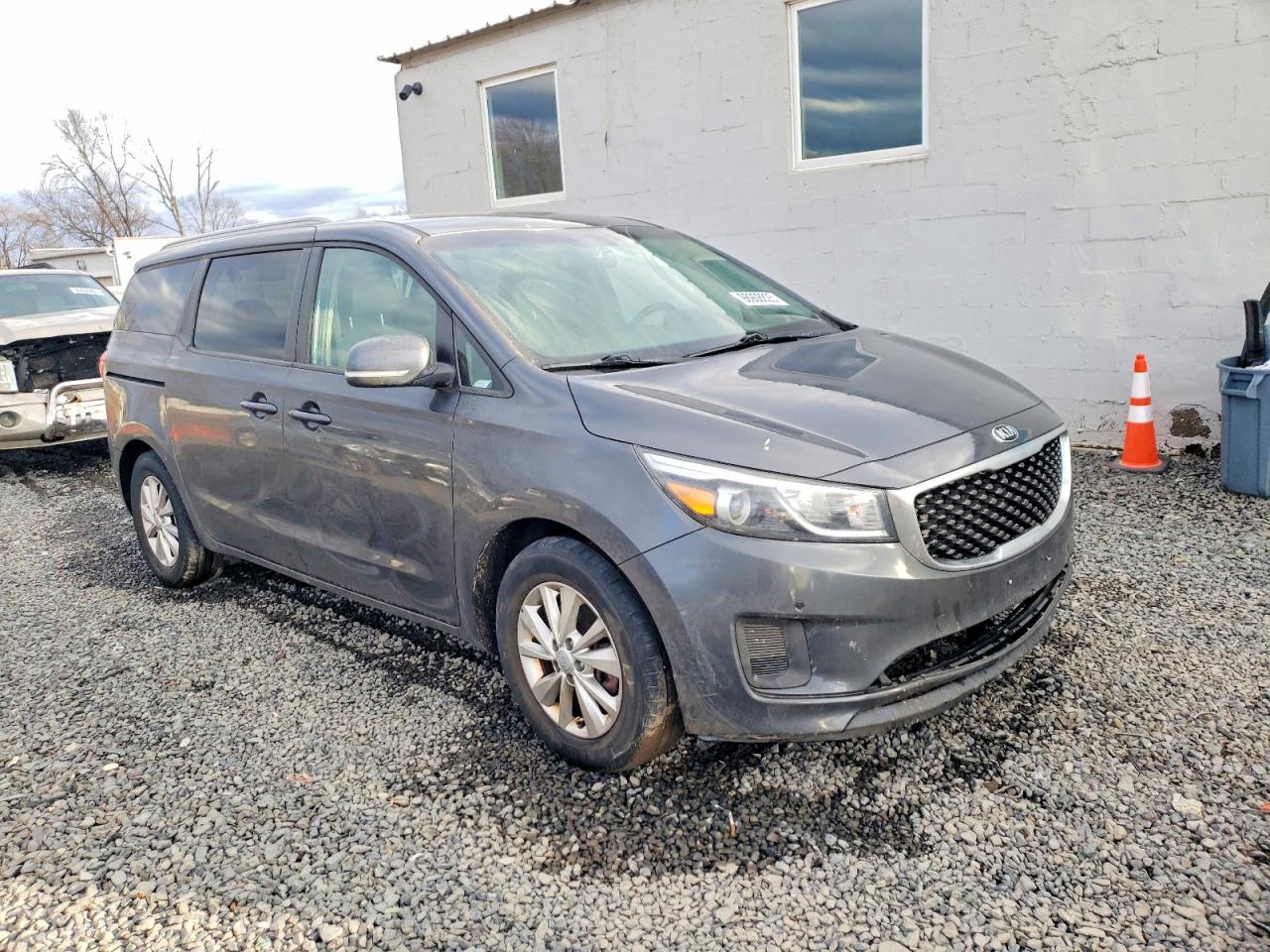 2017 KIA SEDONA LX photo 4