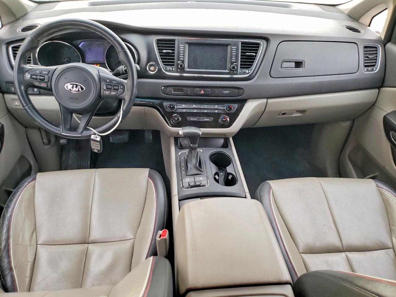2017 KIA SEDONA LX photo 8