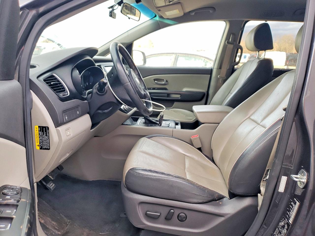 2017 KIA SEDONA LX photo 7