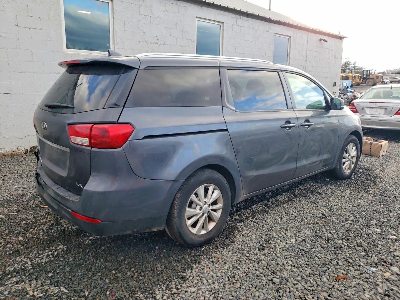 2017 KIA SEDONA LX photo 3