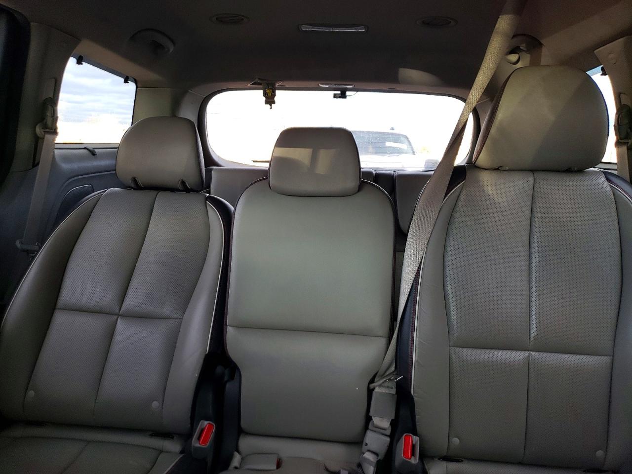 2017 KIA SEDONA LX photo 10