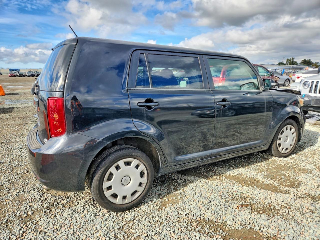 2010 TOYOTA SCION XB photo 3