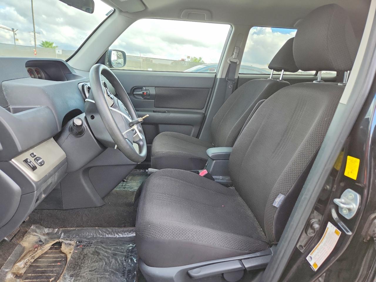 2010 TOYOTA SCION XB photo 7