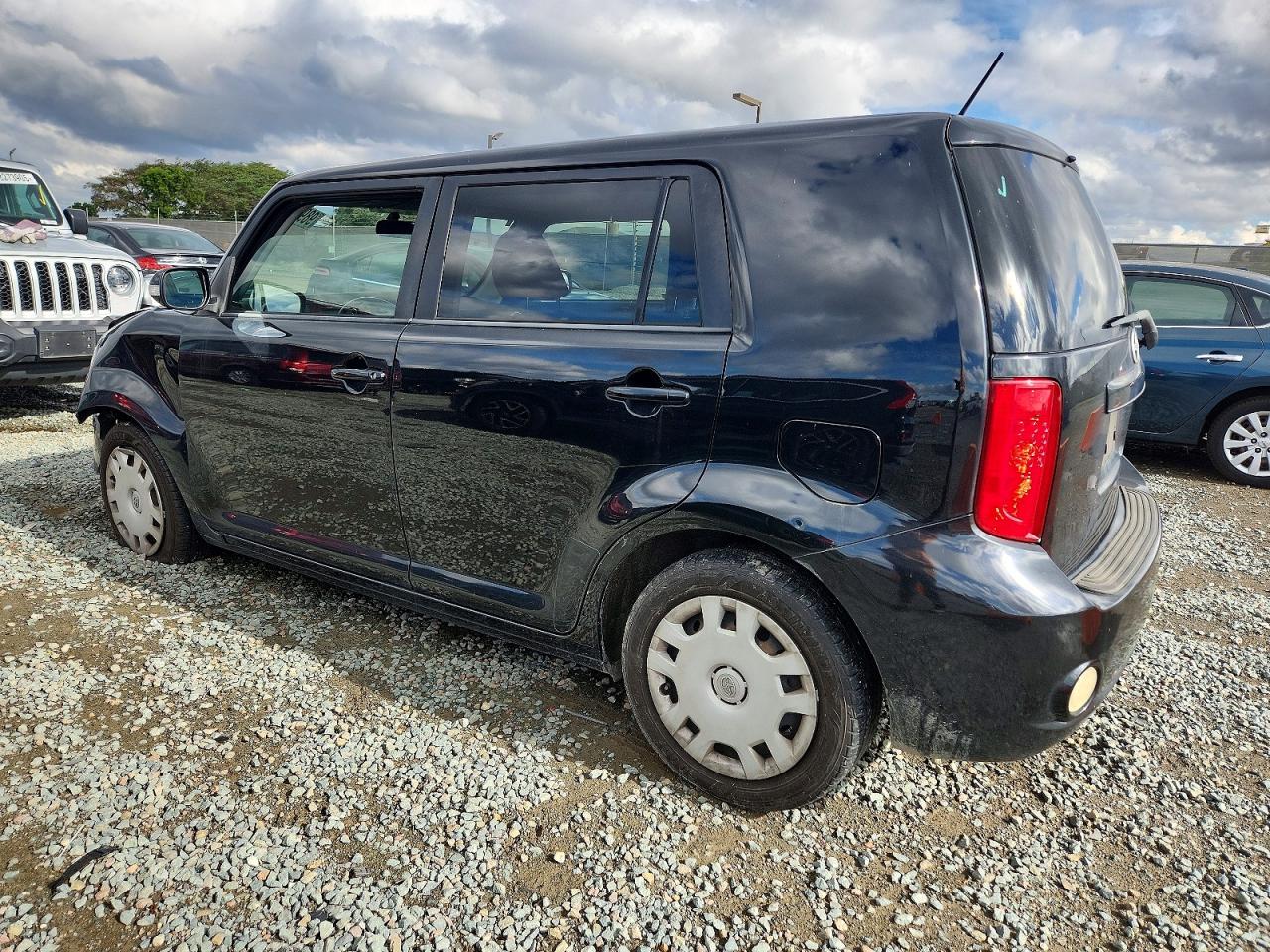 2010 TOYOTA SCION XB photo 2