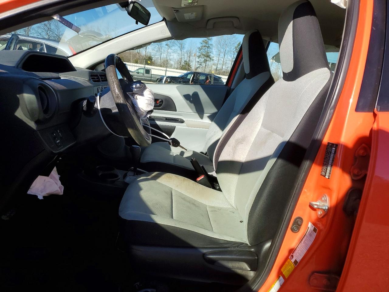 2013 TOYOTA PRIUS C photo 7