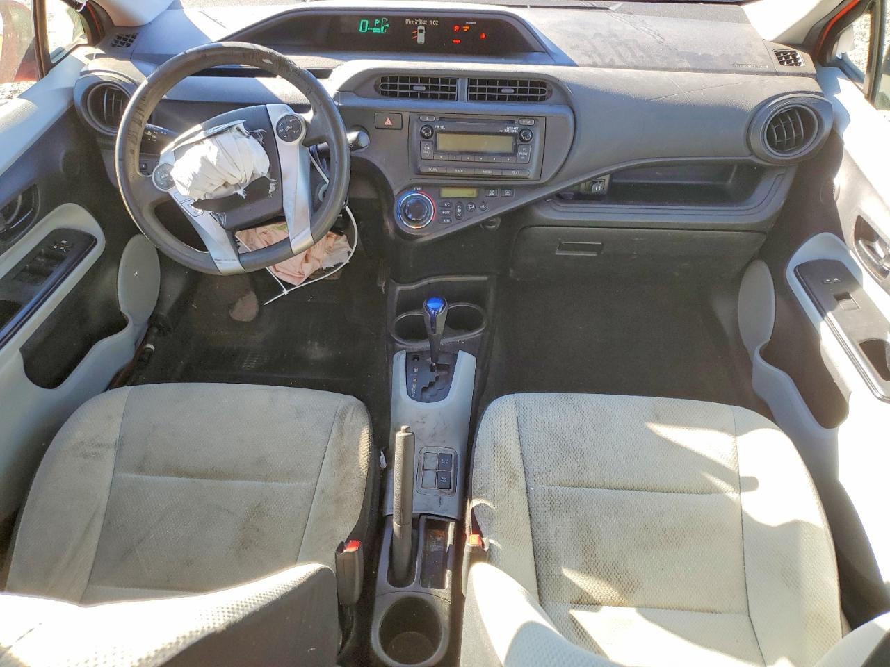 2013 TOYOTA PRIUS C photo 8