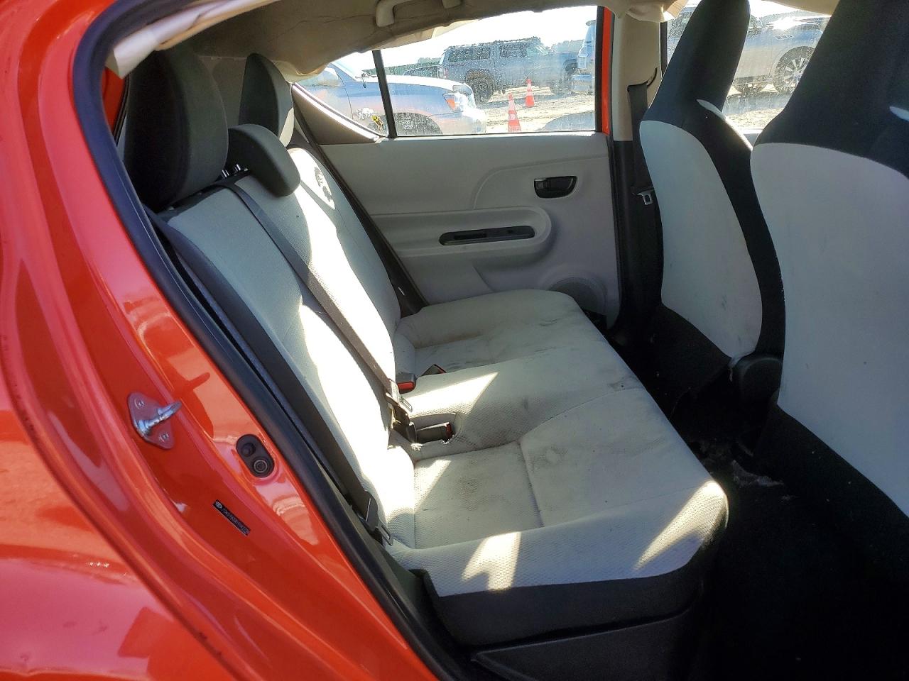 2013 TOYOTA PRIUS C photo 10