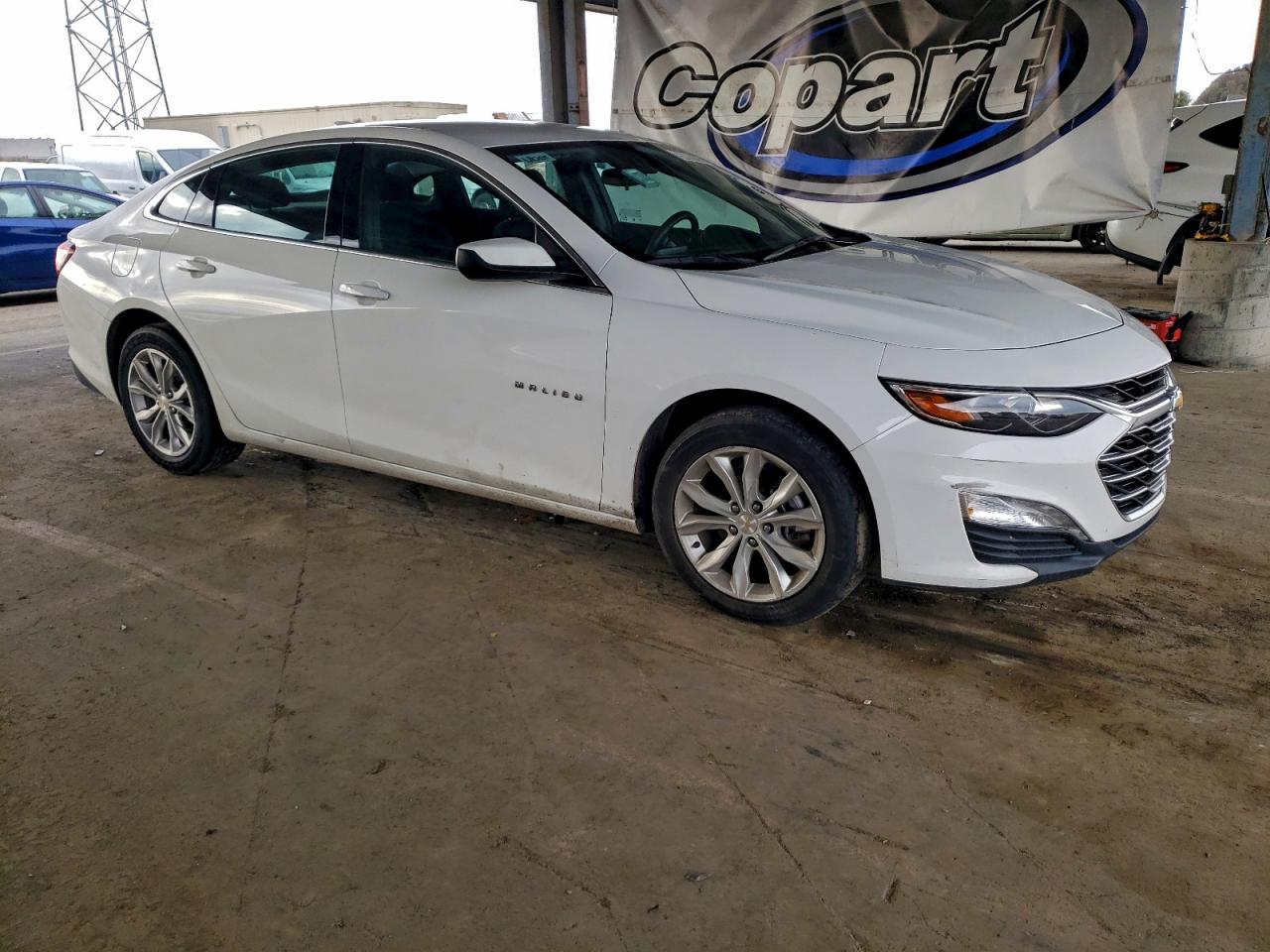 2023 CHEVROLET MALIBU LT photo 4