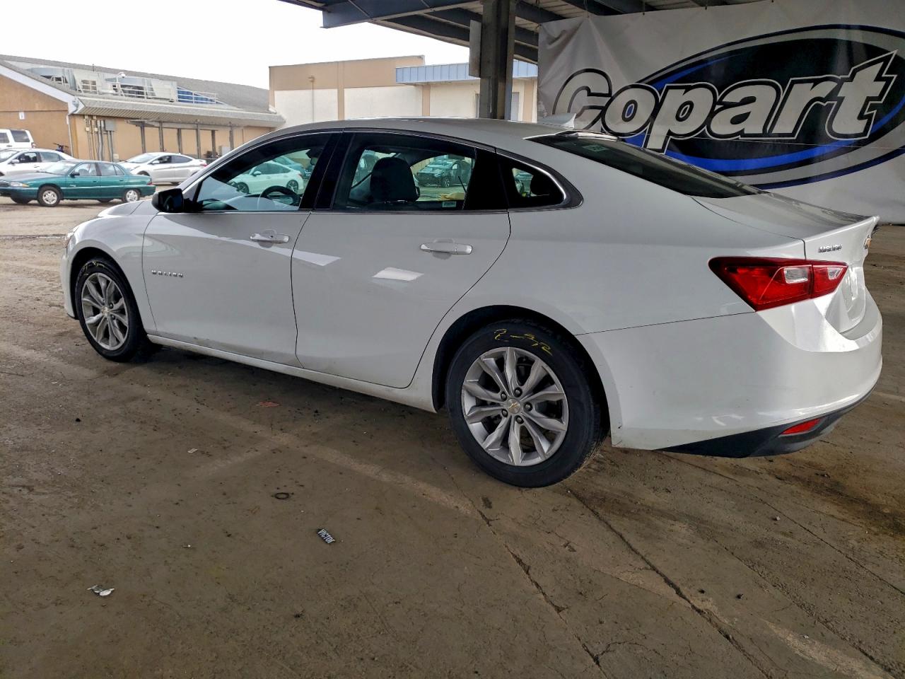 2023 CHEVROLET MALIBU LT photo 2