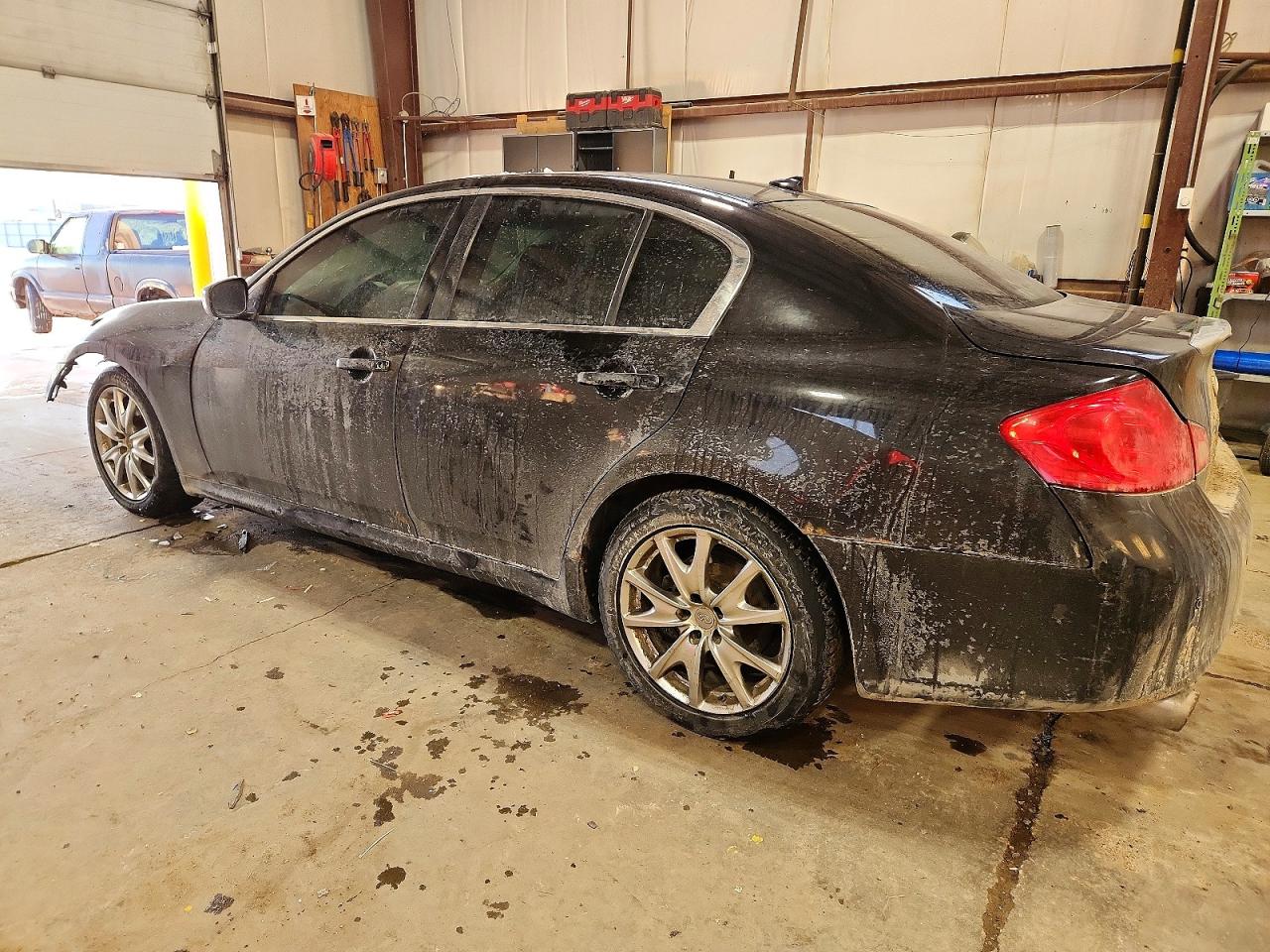 2012 INFINITI G37 photo 2