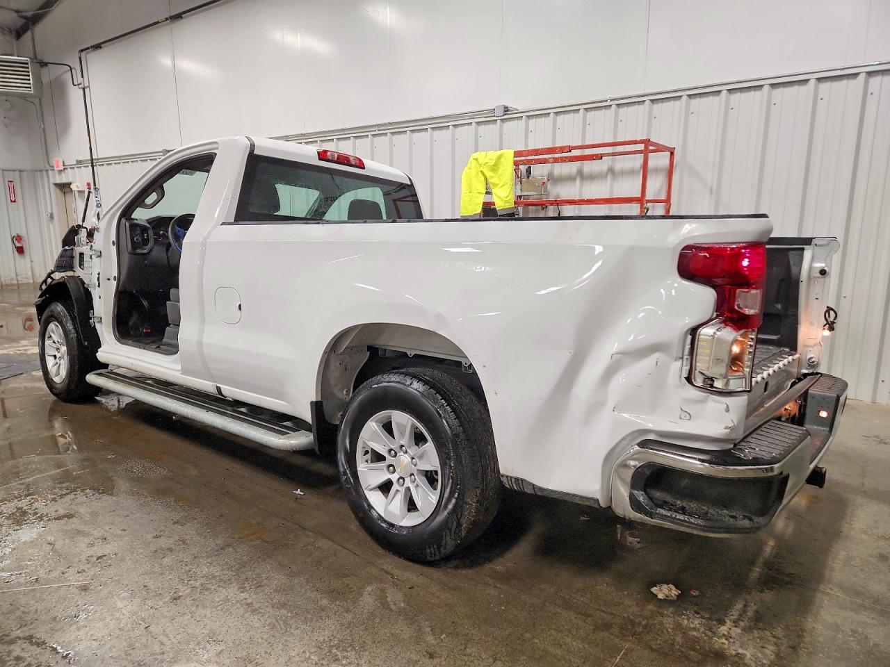 2024 CHEVROLET SILVERADO C1500 photo 2