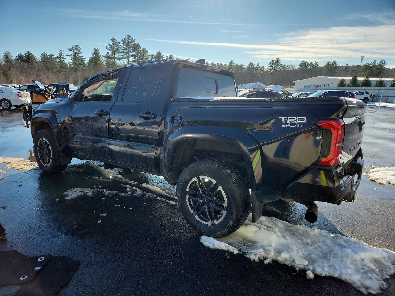 2024 TOYOTA TACOMA DOUBLE CAB photo 2