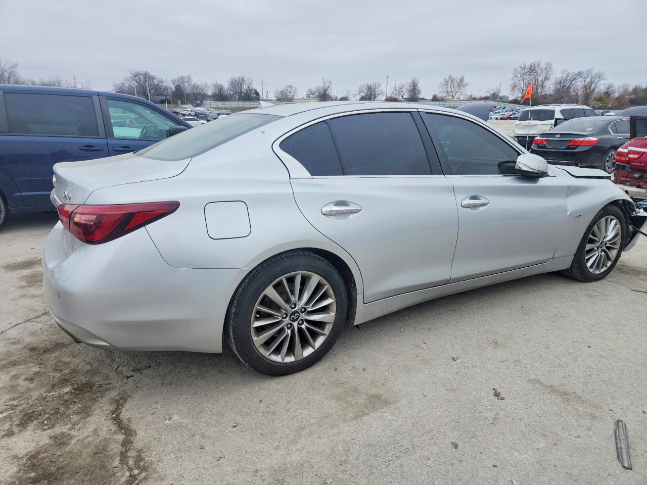 2018 INFINITI Q50 LUXE photo 3