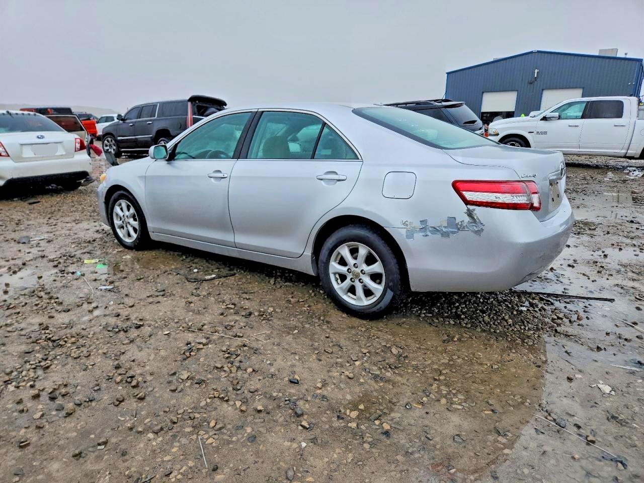 2010 TOYOTA CAMRY photo 4