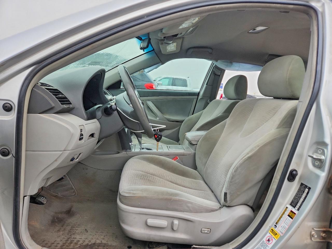 2010 TOYOTA CAMRY photo 19