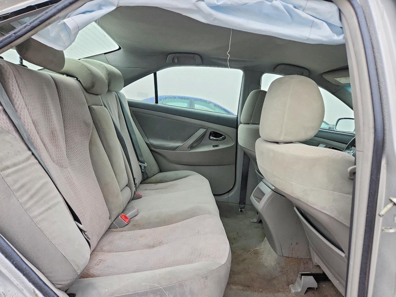 2010 TOYOTA CAMRY photo 28