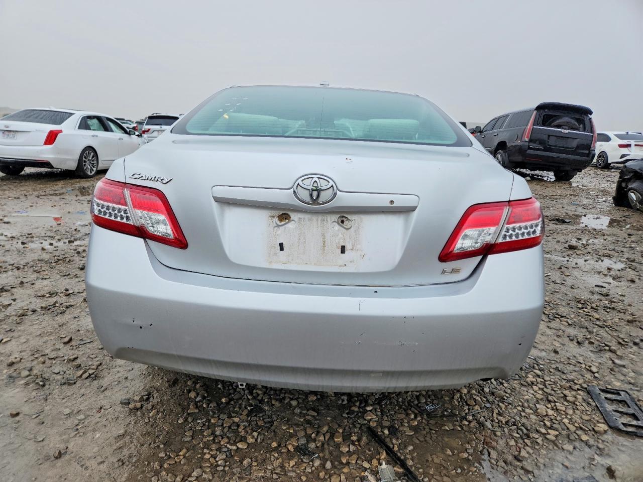 2010 TOYOTA CAMRY photo 16