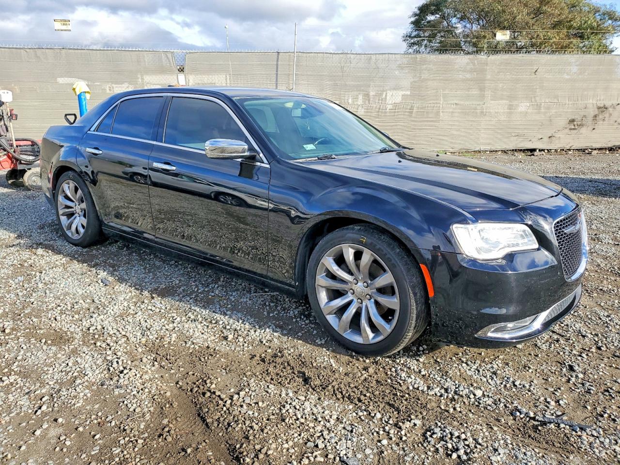 2018 CHRYSLER 300 LIMITED photo 4