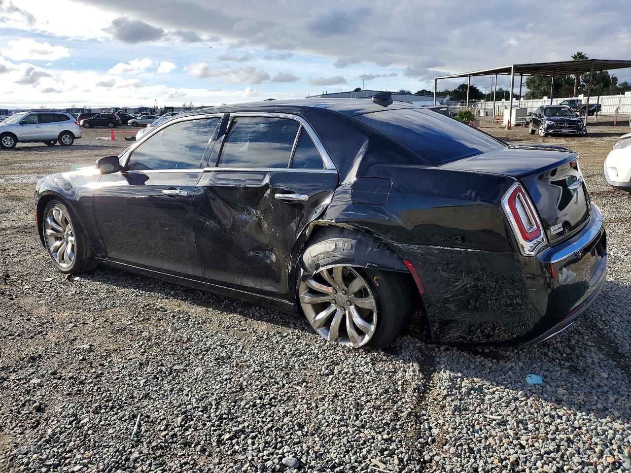 2018 CHRYSLER 300 LIMITED photo 2