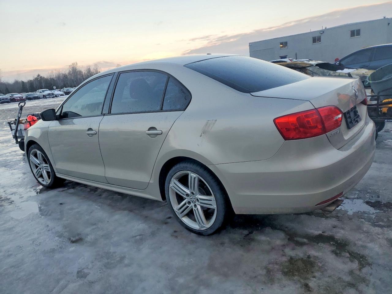 2012 VOLKSWAGEN JETTA BASE photo 2
